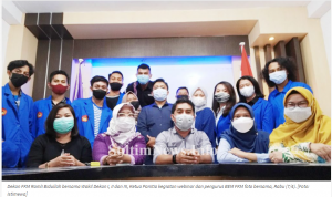 Read more about the article Sosialisasikan Vaksinasi Covid-19, FKM Untika Luwuk Gelar Webinar Nasional